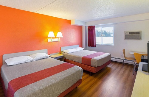 Spokane Valley Hotel | Motel 6 Spokane, WA - East