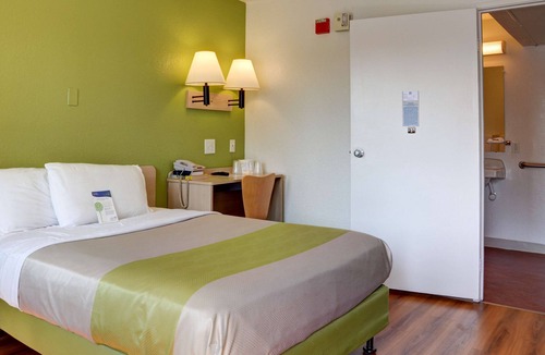 Springfield Hotel | Motel 6 Springfield, OR - Eugene North