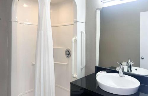 Tulare Hotel | Motel 6-Tulare, CA