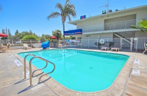 Tulare Hotel | Motel 6-Tulare, CA