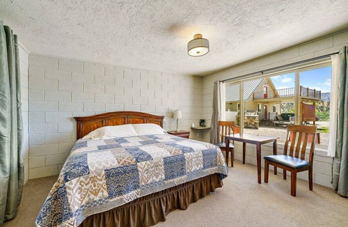 Zion National Park East Entrance Apartment | Mount Carmel Motel near Zion National Park