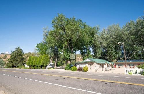 Zion National Park East Entrance Hotel | Mount Carmel Motel & RV Near Zion NP Bryce Room