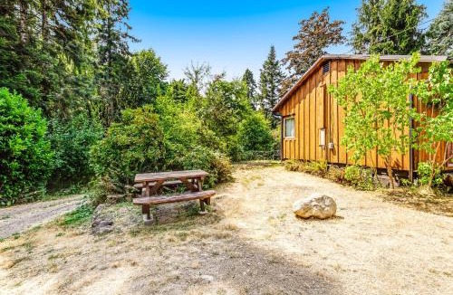 Quilcene Apartment | Mount Walker Suite, Room 12 at Mount Walker Inn