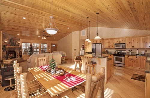 Big Bear City Cabin | Mountain Bliss by Destination Big Bear : Remarkable Single Story Log Style Home in Pinewood Estates! Outdoor Hot Tub! Arcade!