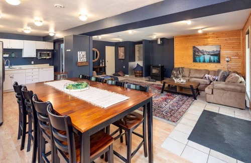 Glacier House | Mountain Chalet - Hot Tub - WiFi