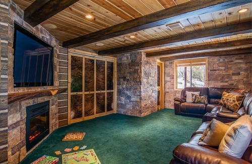 Whispering Forest House | Mountain Lodge Retreat- 10 Minutes From the Lake