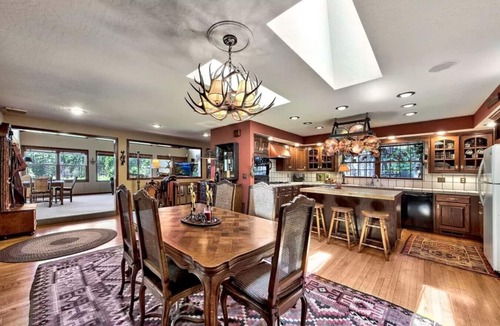 Black Bart House | Mountain Meadow Cabin | XL Deck, Heavenly, Views!