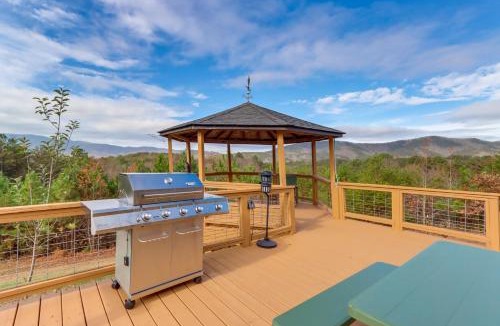 Copperhill House | Mountain View + Fire Pit: Modern Copperhill Home