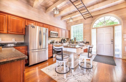 Sevierville Cottage | Mountain View Hideaway | Hot Tub + EV Charger