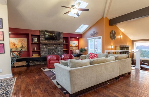 Enumclaw House | Mountain View Home on Stunning Estate