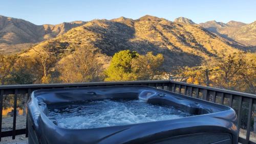 Three Rivers House | Mountain View, Hot Tub, Open Kitchen, 10m to Sequoia