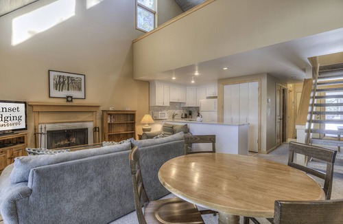Overlook Park Condo | Mountain View Lodge Condo #14 4 SHARC PASSES! Golf Course Views!