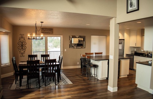 Deschutes River Woods House | Mountain View Retreat - 3Bed - 2.5 Bath on 17acres