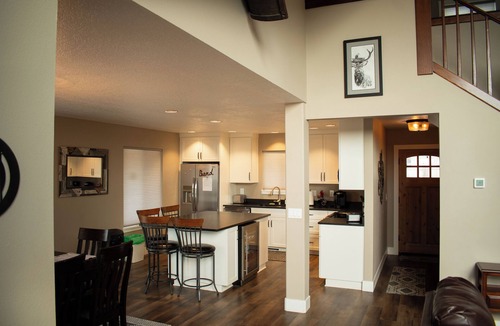 Deschutes River Woods House | Mountain View Retreat - 3Bed - 2.5 Bath on 17acres