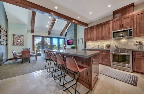 Lakeside Park Condo | Mountain View 3BR | Ski Valet & Shuttle Service