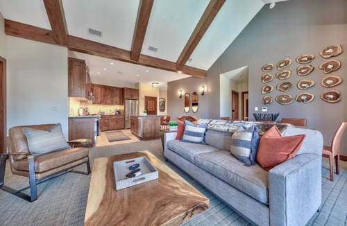 Lakeside Park Condo | Mountain View 3BR | Ski Valet & Shuttle Service