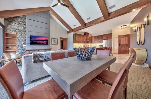 Lakeside Park Condo | Mountain View 3BR | Ski Valet & Shuttle Service