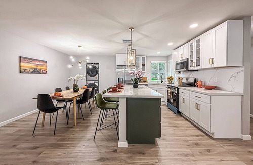 Simi Valley House | Mountain Views and Breeze Spacious Home with In law Suite 20 mins Ventura Beach