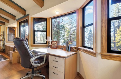 Brockway House | Mountainside Overlook | Lake Views, Tree House & Hot Tub