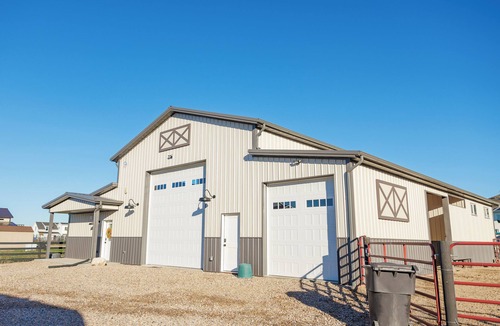 Farmington Apartment | Mountainview Retreat, Pickleball court, Shop, Ski in Farmington, UT
