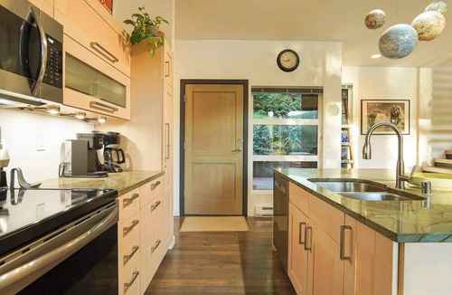 Maple Falls House | Mt Baker Lakefront Luxe Hot tub & Private Dock