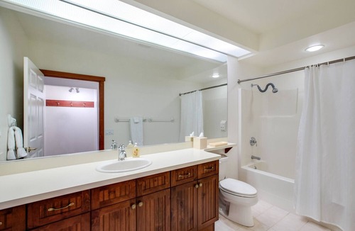 Whatcom County Apartment | Mt. Baker Lodging Ensuite 15 - Sleeps 6!