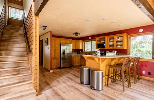 Zigzag Cabin | MT HOOD CABIN! Remodeled, 2500 sq ft, Sleeps 12!