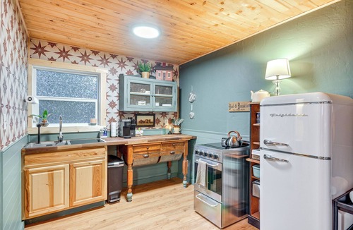 Rhododendron Cabin | Mt Hood Forest Hideaway: Cabin 4 Mi to Village