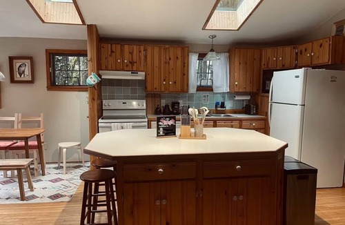 Zigzag Cabin | Mt Hood Hot Tub Haven, Wifi, 2BR/1BA, Full Kitchen