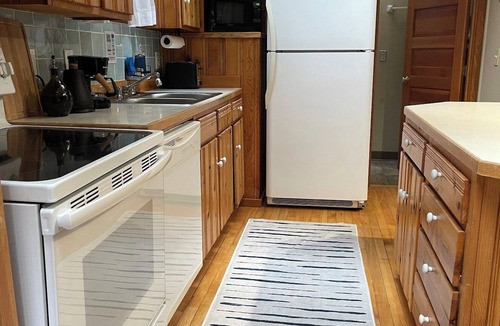 Zigzag Cabin | Mt Hood Hot Tub Haven, Wifi, 2BR/1BA, Full Kitchen