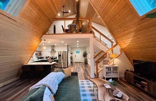 Packwood Cabin | Mt. Rainier A-Frame | Cedar Hot Tub | White Pass