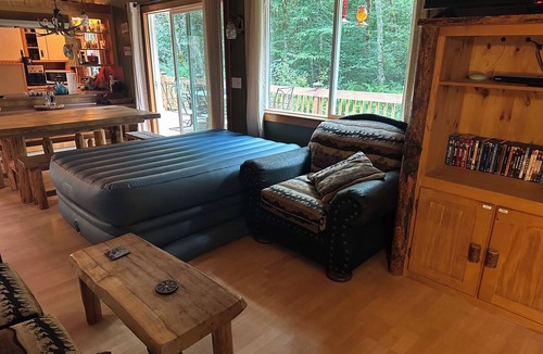 Ariel House | Mt. St. Helens Base Camp. 65 minutes from PDX. 5 minutes to lakes!