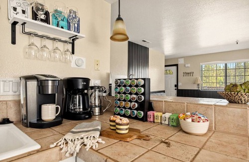 Summit Estates Apartment | Mtn-view condo near Snow Summit w/Fireplace & Deck