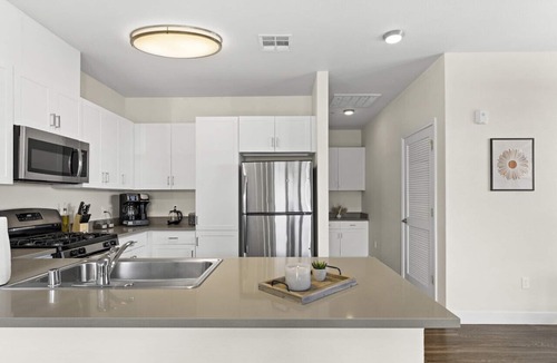 Northwest Reno Apartment | Mtn. Views, Pool, & HotTub | Luxury Northwest
