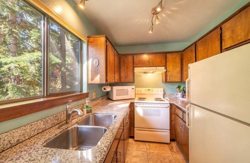 Ridgewood House | Muletail Lodge in Carnelian Bay Close to town, hiking, biking