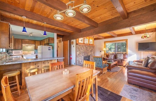 Ridgewood House | Muletail Lodge in Carnelian Bay Close to town, hiking, biking