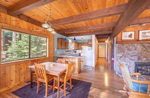 Ridgewood House | Muletail Lodge in Carnelian Bay Close to town, hiking, biking