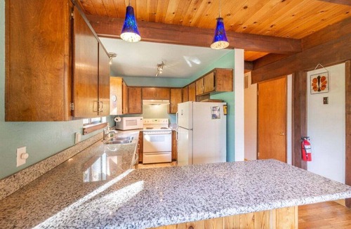 Ridgewood House | Muletail Lodge in Carnelian Bay Close to town, hiking, biking