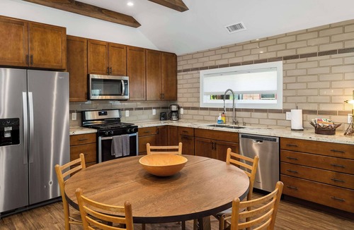 Southside House | Myrinn - Indoor Sauna & Fire Pit Near NAU Campus