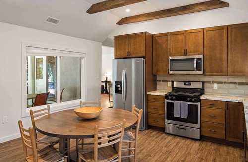 Southside House | Myrinn - Indoor Sauna & Fire Pit Near NAU Campus