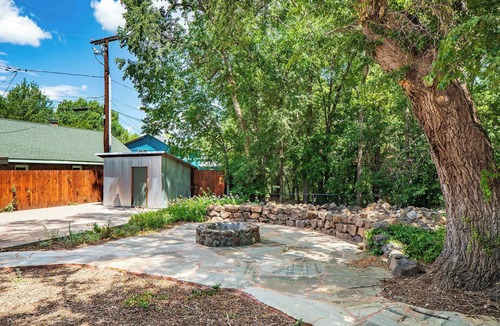 Southside House | Myrinn - Indoor Sauna & Fire Pit Near NAU Campus