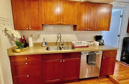 Pinehurst House | N Seattle Getaway – Easy Access, Comfortable stay