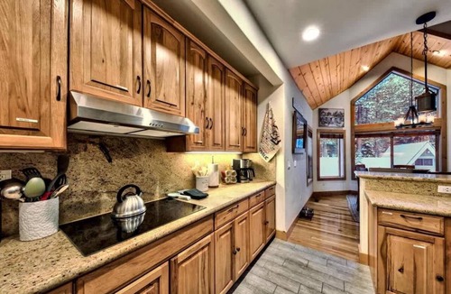 Pioneer Trail Cabin | Nadowa Adventure Lodge: Games, Pet Friendly+Fenced