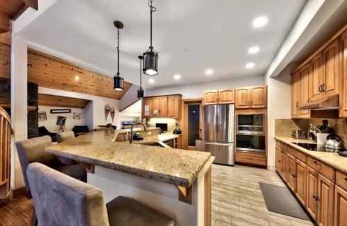 Pioneer Trail Cabin | Nadowa Adventure Lodge: Games, Pet Friendly+Fenced