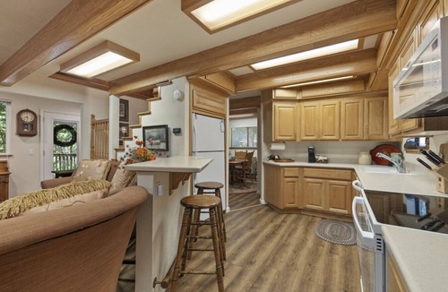 Long Barn Cabin | Nana’s Cozy Cottage in Long Barn – Gated Mountain Retreat
