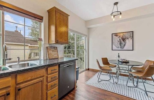 Southside House | NAU/DT | Elevated 2 bdrm | Sleeps 6 | Dog Friendly