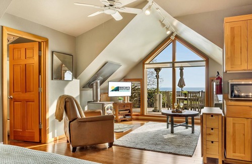 Neahkahnie Beach House | Neahkahnie Nest by Manzanita Beach Getaway: Luxury Studio, Ocean Views, Hot Tub