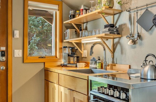 Neahkahnie Beach House | Neahkahnie Nest by Manzanita Beach Getaway: Luxury Studio, Ocean Views, Hot Tub