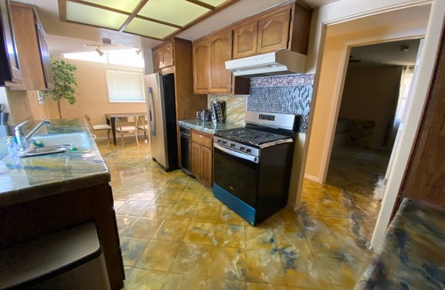 Southwest Anaheim House | NEAR DISNEYLAND AND CONVENTION CENTER 6 BEDROOM 3 BATHROOM