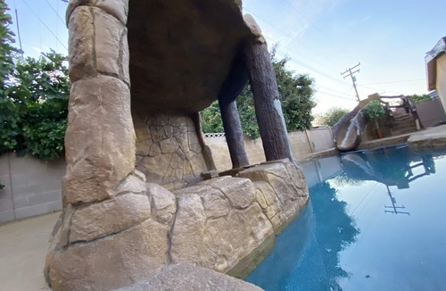 Southwest Anaheim House | NEAR DISNEYLAND AND CONVENTION CENTER 6 BEDROOM 3 BATHROOM